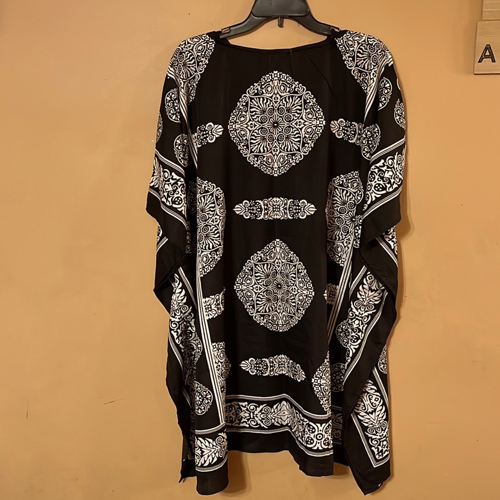 Black & White Printed Swim Coverup Tunic - Easy Beach Kaftan - Picture 6 of 7